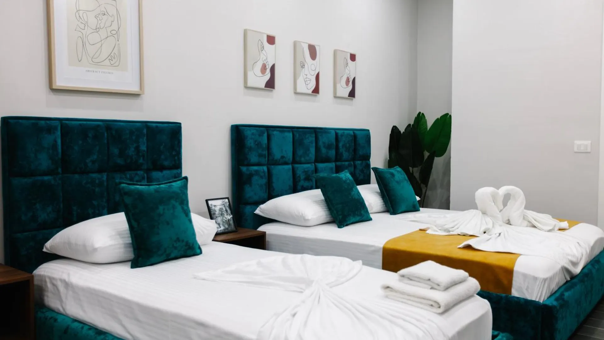 Andor Luxury Hotel & Duplex Kryemedhej 3*,  Albania