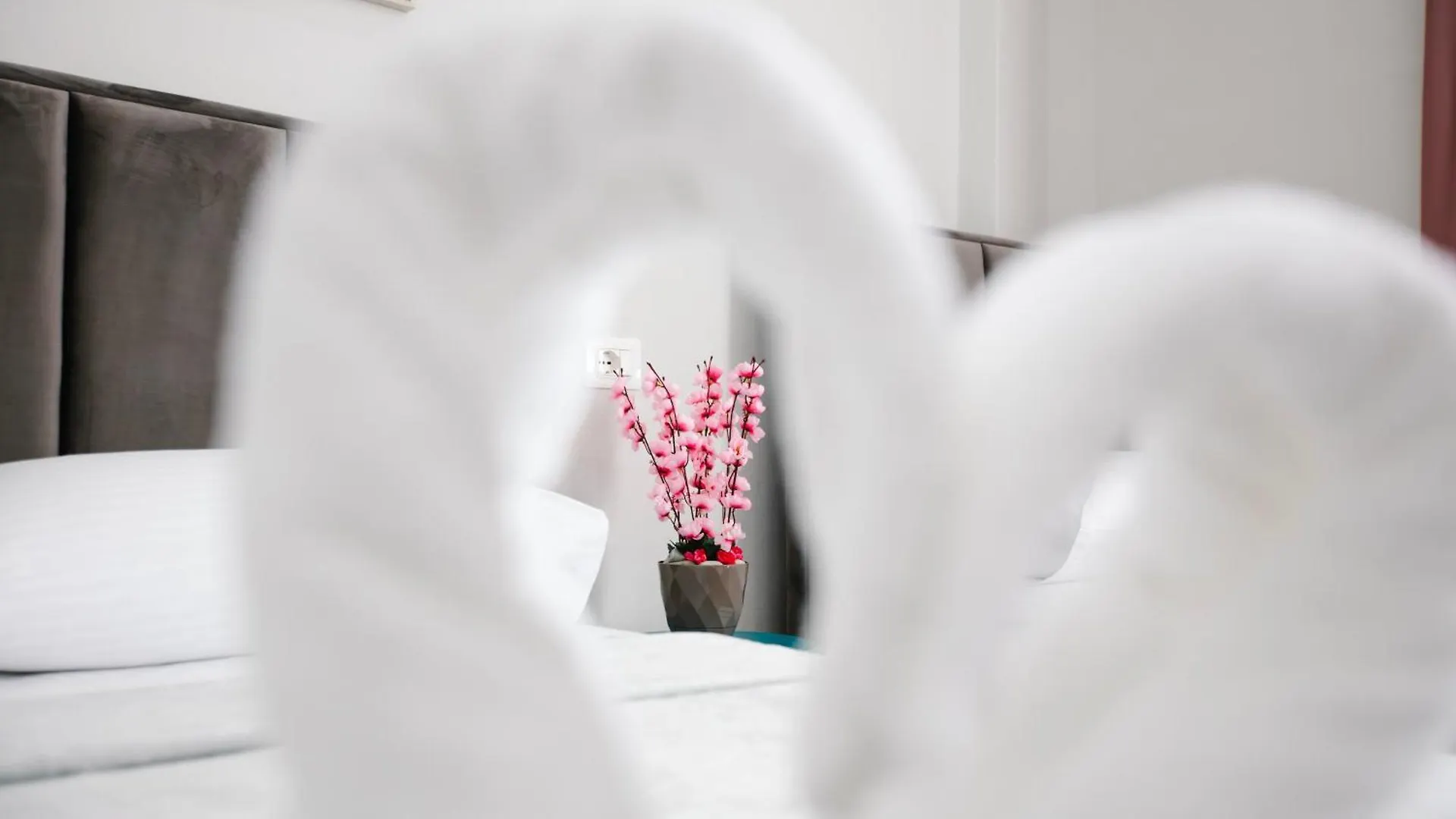 Andor Luxury Hotel & Duplex Kryemedhej
