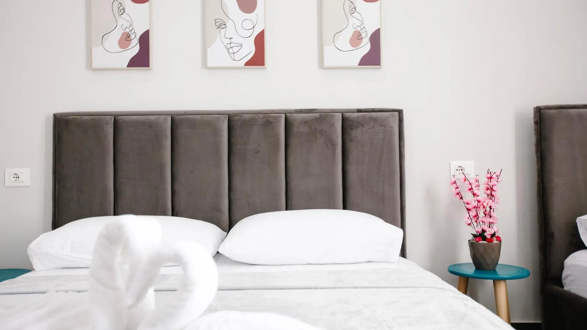 Andor Luxury Hotel & Duplex Kryemedhej 3*,