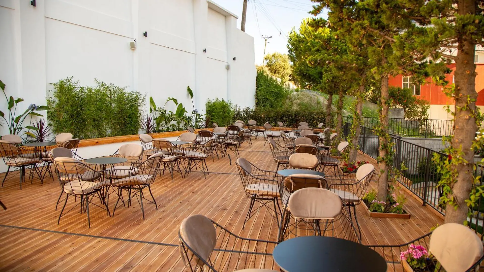 Andor Luxury Hotel & Duplex Kryemedhej 3*,  Albania