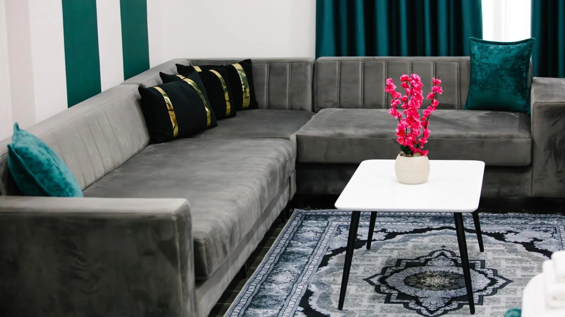 Andor Luxury Hotel & Duplex Kryemedhej 3*,  Albania