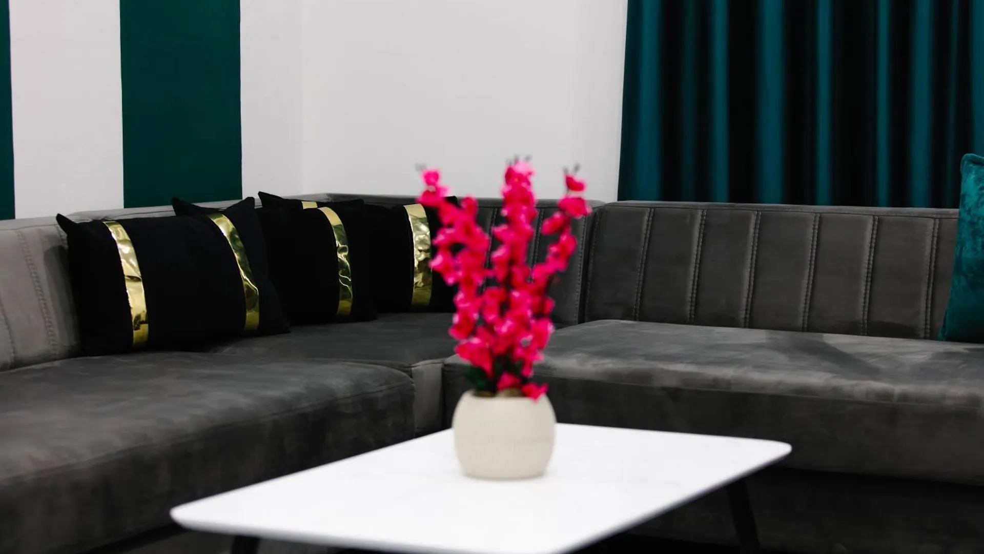 Andor Luxury Hotel & Duplex Kryemedhej